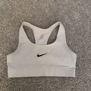 white nike spirts bra